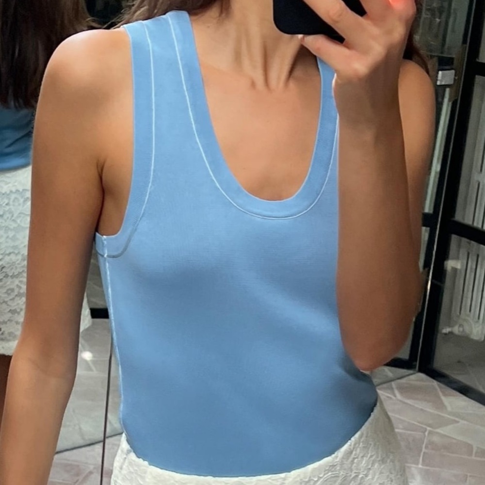 NWT! Zara. Basic knit top with contrasting piping. Size M. Light blue